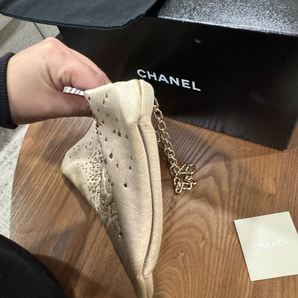 CHANEL Beige Floral Embellished Clutch - Picture 6 of 12
